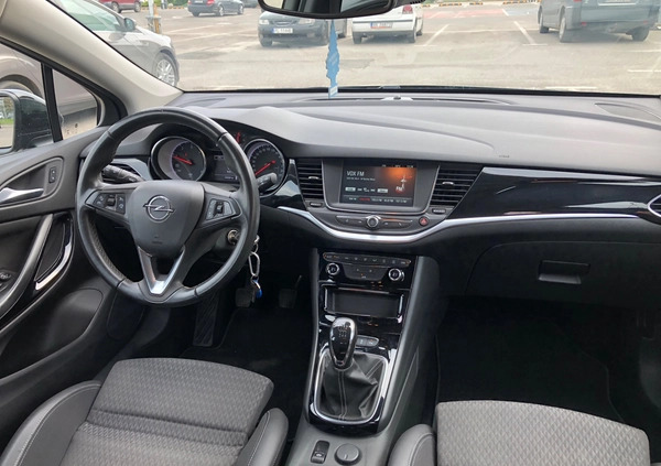 Opel Astra cena 47000 przebieg: 144308, rok produkcji 2019 z Warszawa małe 92